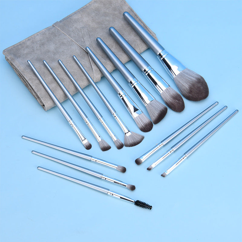 New 14-piece beginner makeup brushes set, soft and portable, with spot concealer available for wholesale and ready for purchase. Beauty tools.