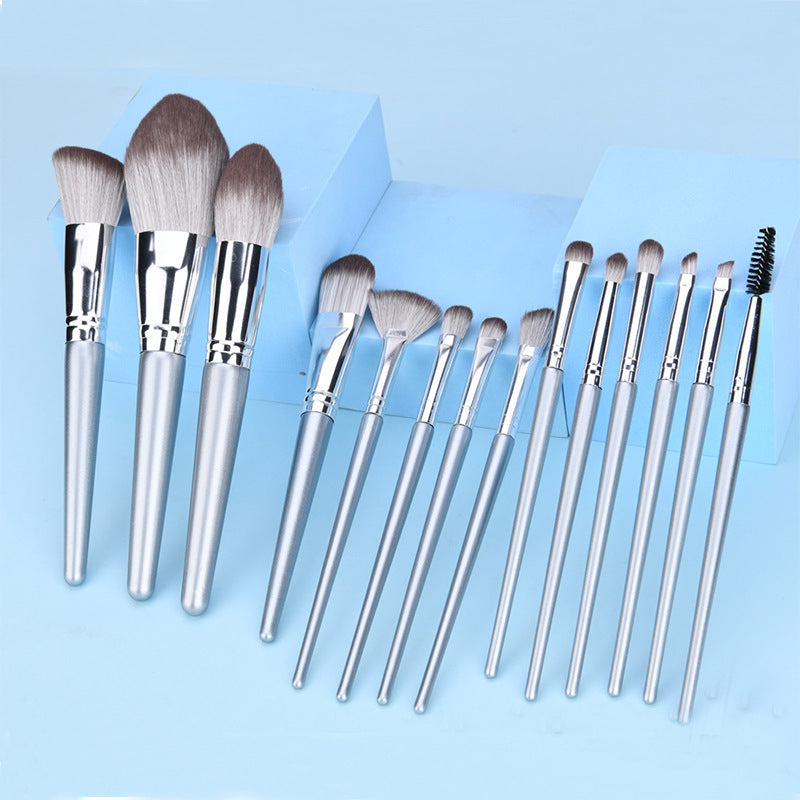 New 14-piece beginner makeup brushes set, soft and portable, with spot concealer available for wholesale and ready for purchase. Beauty tools.
