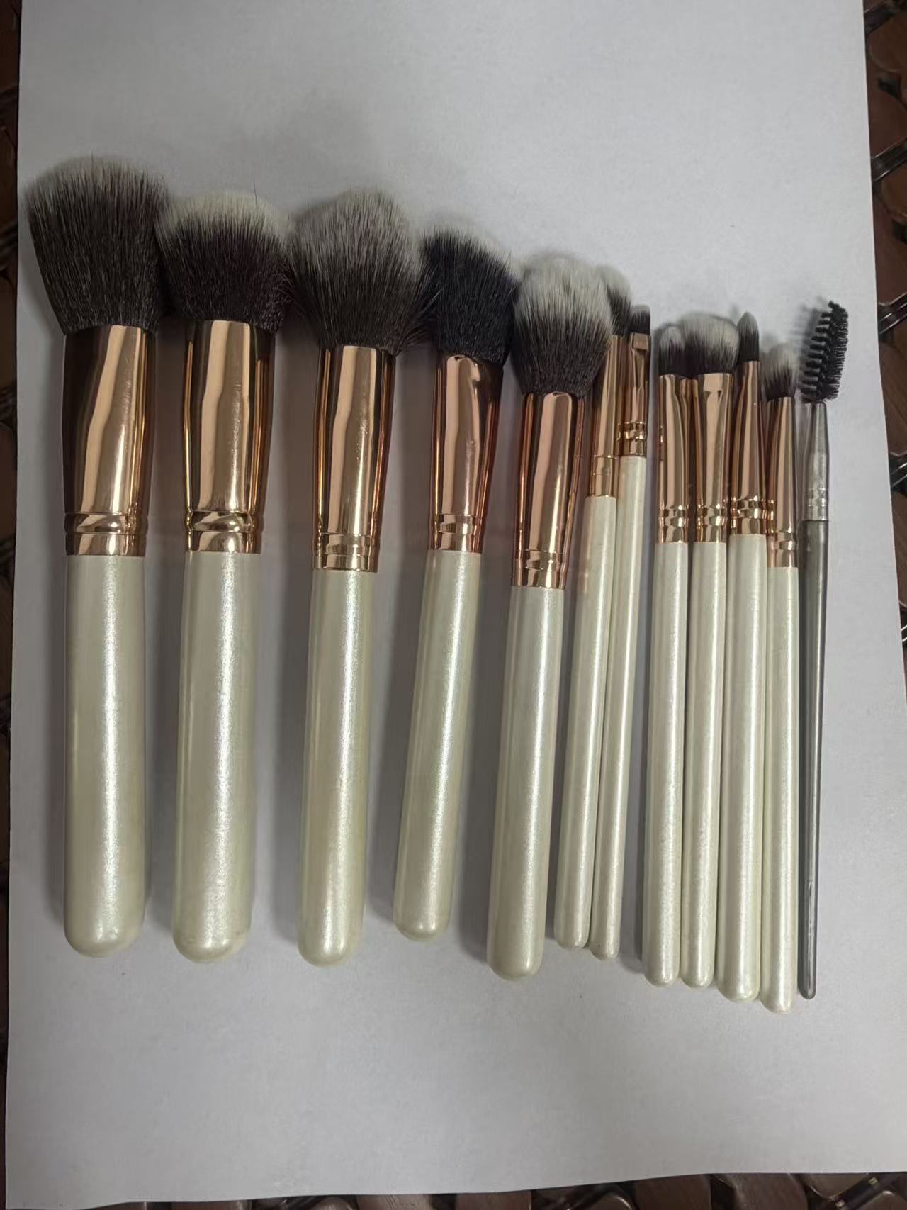 12-piece high-end champagne-colored wooden-handle makeup brushes