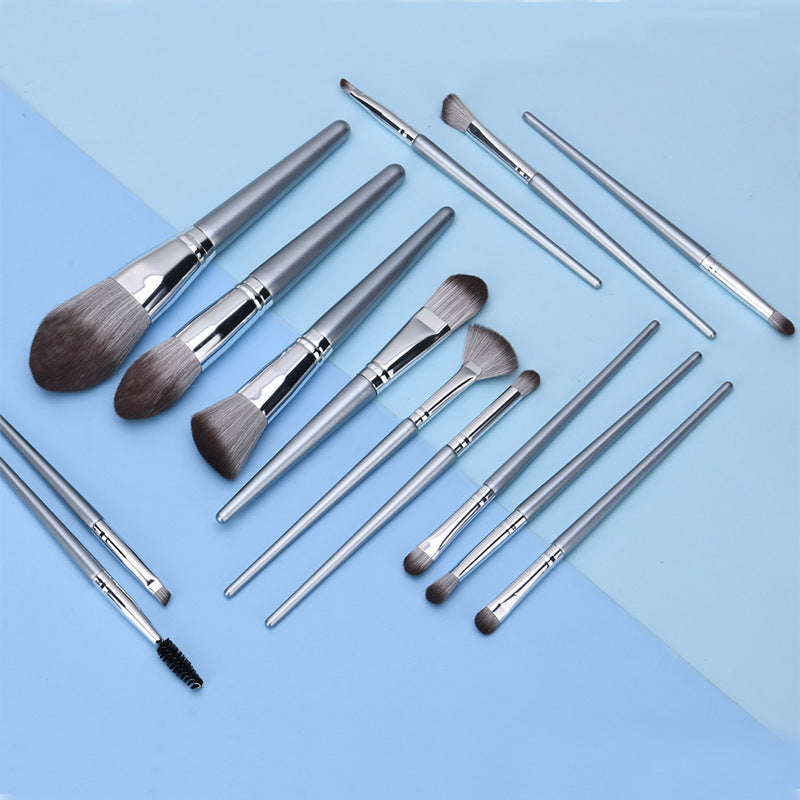 New 14-piece beginner makeup brushes set, soft and portable, with spot concealer available for wholesale and ready for purchase. Beauty tools.